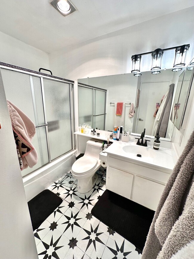 Building Photo - 5700 Etiwanda Ave