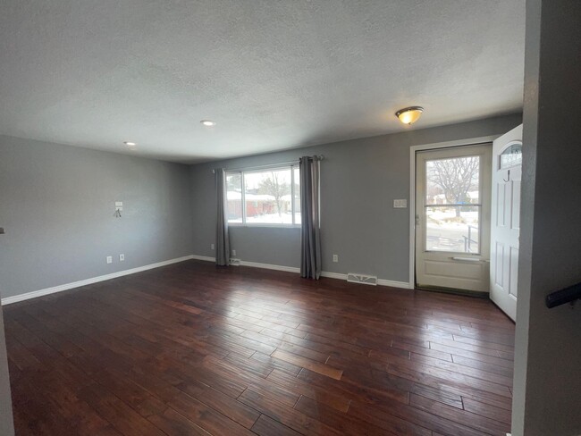 Building Photo - $0 DEPOSIT OPTION. LUXURY ARVADA RENTAL: U...