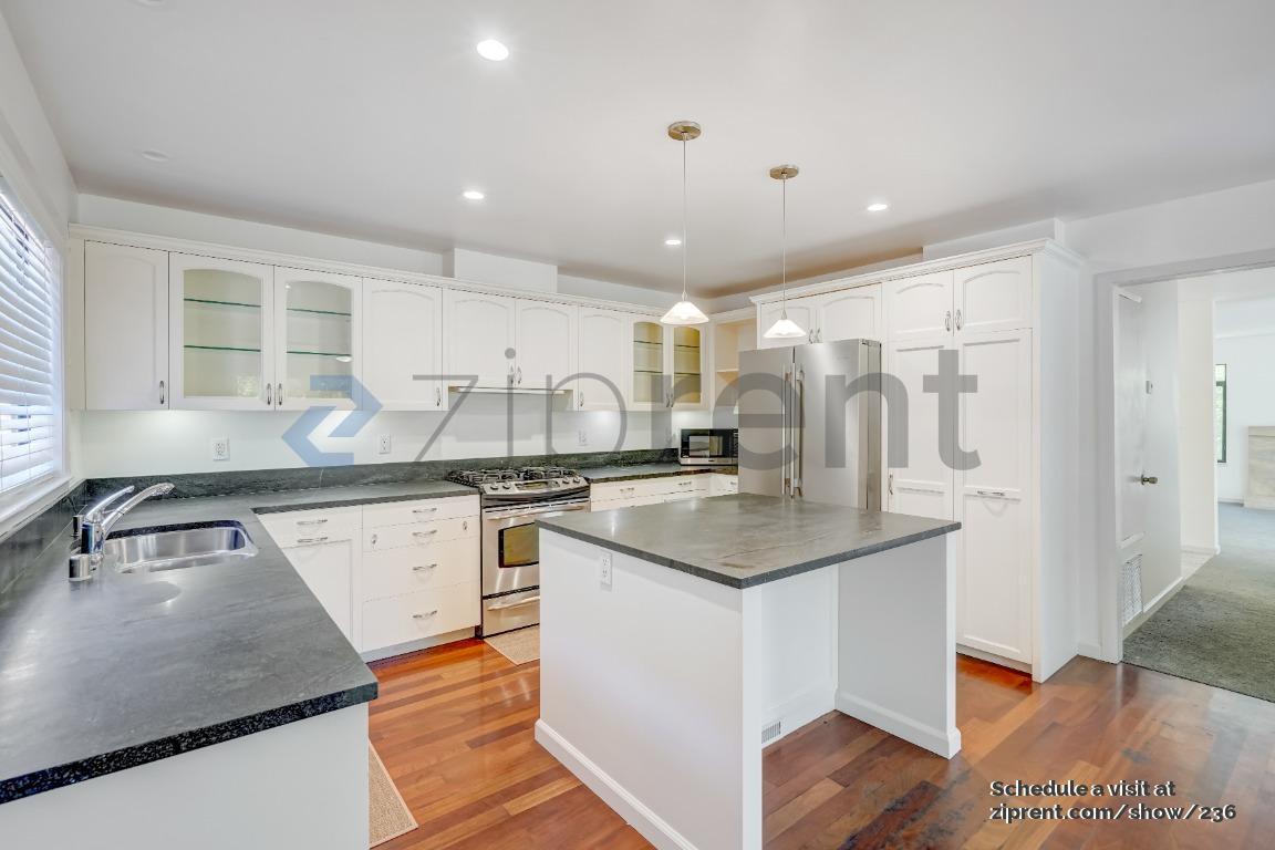 Building Photo - 8 Balra Dr