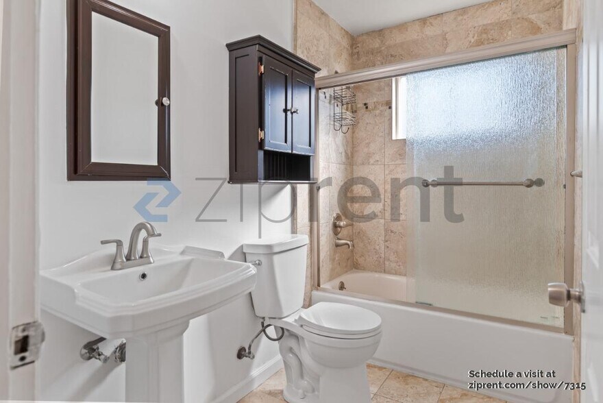 Building Photo - 3534 E Hills Dr