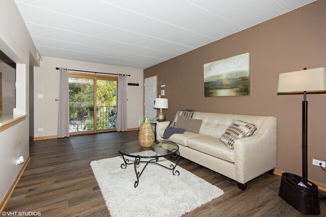 Building Photo - 616 E 5th Ave