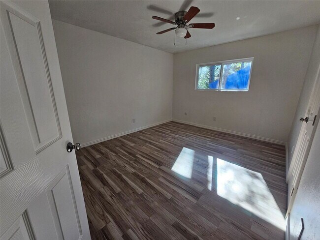 Building Photo - 105 E Wavy Oak Cir