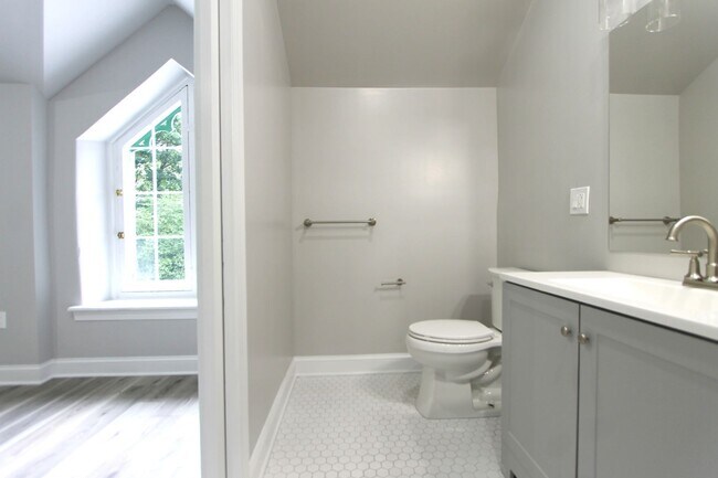 Building Photo - Stunning House on the Grounds of the Awbury Arboretum (3BD/2.5BT)