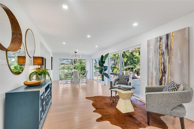 Building Photo - 667 NE 105th St