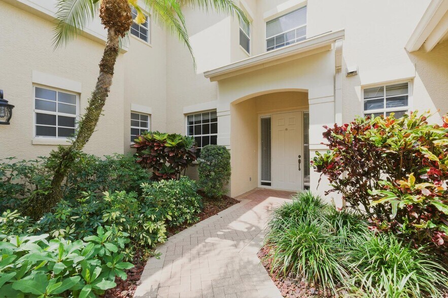 Building Photo - 658 Vintage Reserve Cir