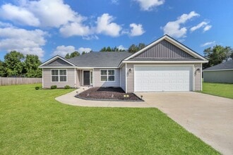 Building Photo - AVAILABLE MID-APRIL 2026! (Pet Friendly)