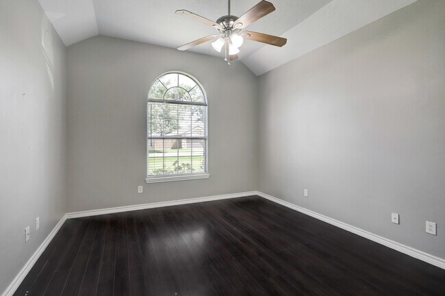 Building Photo - 2707 Lake Breeze Ln