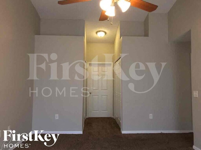 Building Photo - 6551 Viewpoint Ct