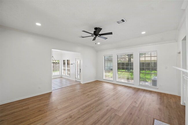 Building Photo - 15106 Vista Heights Dr