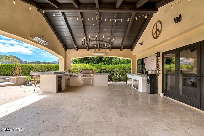 Building Photo - 2076 Hillsbury Rd