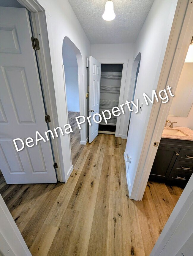 Building Photo - 3 Bedroom Single Home Lorain, Oh