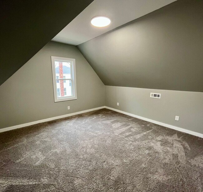 Building Photo - 4 Bedroom 2 bath house in Alton