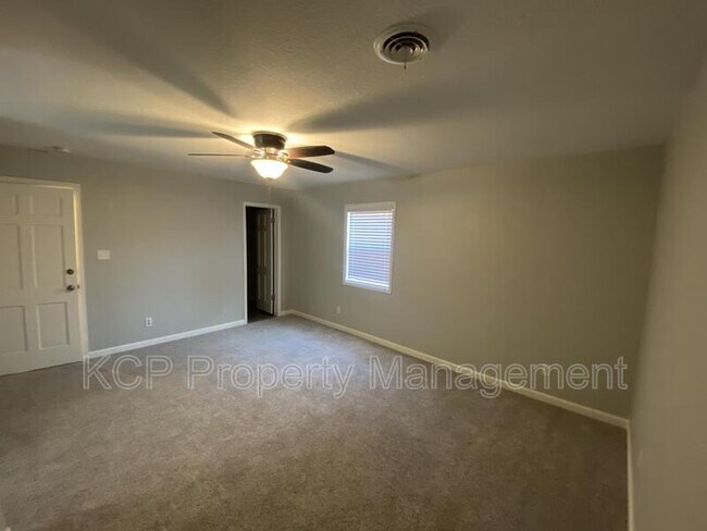 Building Photo - 2809 S 59th St