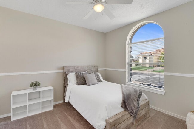 Building Photo - 11421 Desert Classic Ln NE