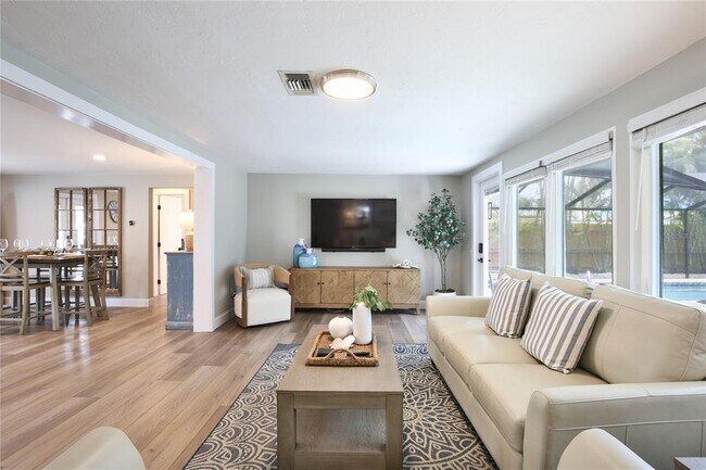 Building Photo - 211 Island Cir