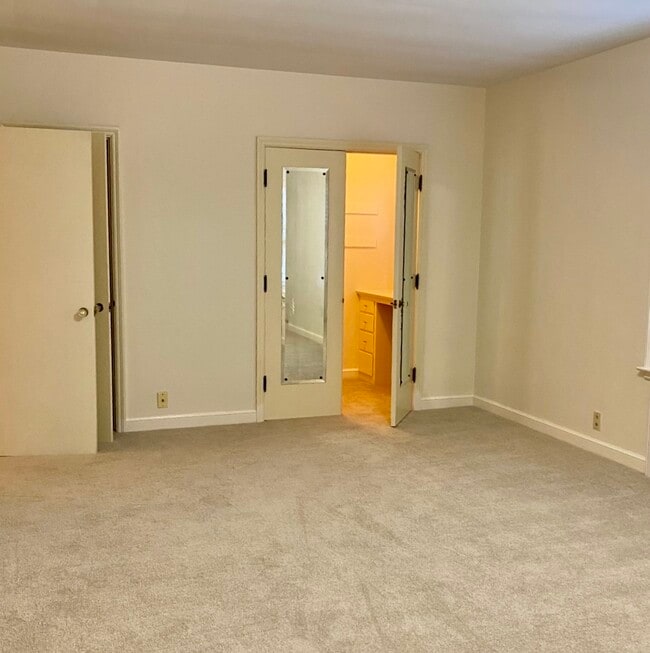 Bedroom - 824 S Monroe Ave