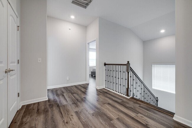 Building Photo - 42 Brookhaven Dr