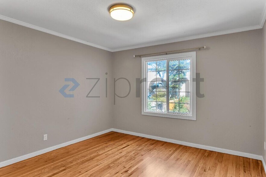 Building Photo - Unit 2466