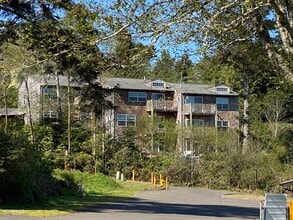 Condo from the Boat Launch - 425 SE Shell Ave