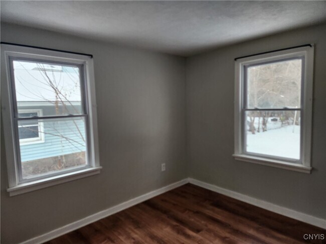 Building Photo - 437 Church St