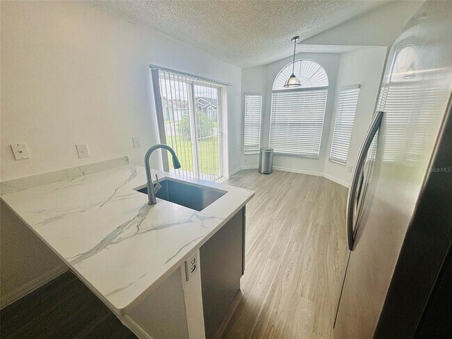 Building Photo - 1829 Lacy Ln