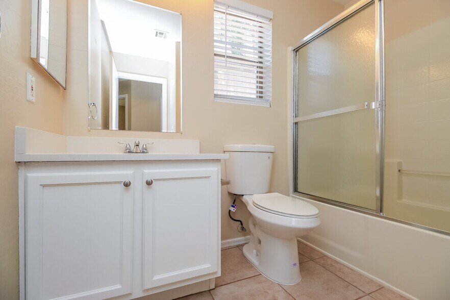 Building Photo - 495 W Scott Ave