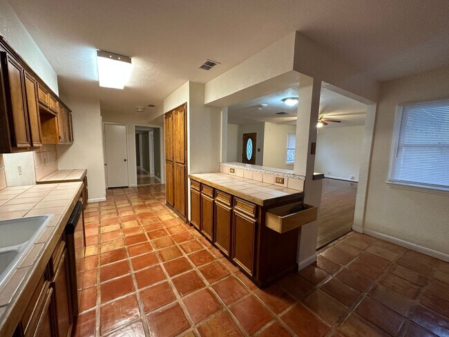 Building Photo - 606 Wilshire - 4/Bed 2/Bath