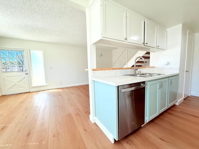 Building Photo - Fantastic Renovated 2 story - 2 bed + 1 ba...
