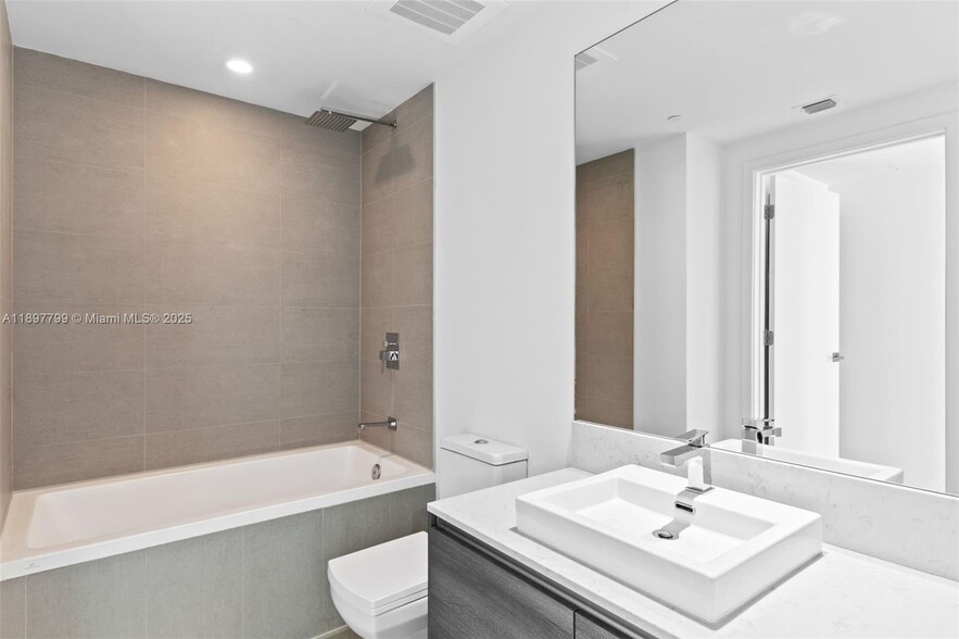 Building Photo - 1080 Brickell Ave