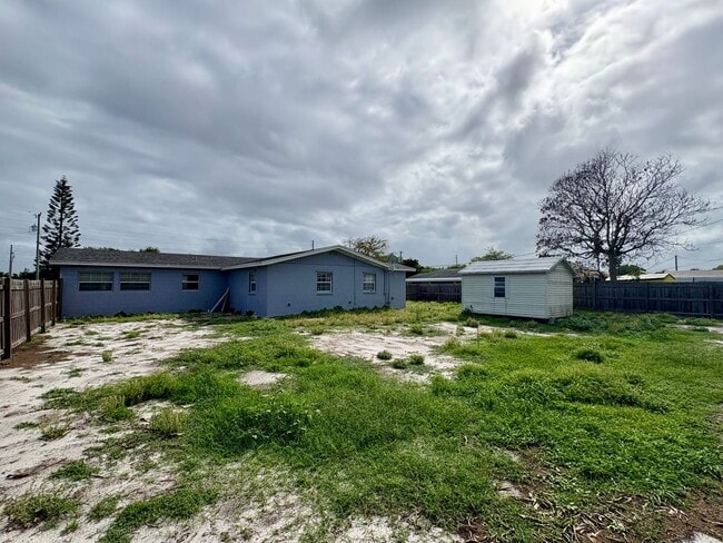 Building Photo - Spacious 3/2 on large lot in Paradise Park (Ft. Pierce) W/ LAWN CARE INCLUDED