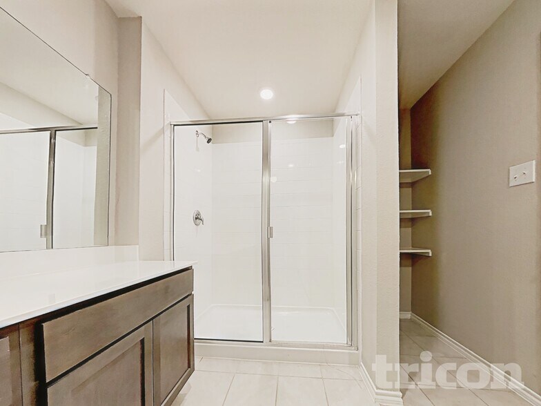 Building Photo - 1904 Strongbark Dr