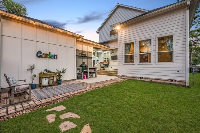 Building Photo - 127 5th St