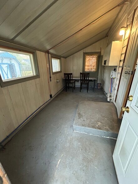 Building Photo - 806 Lonsvale Dr
