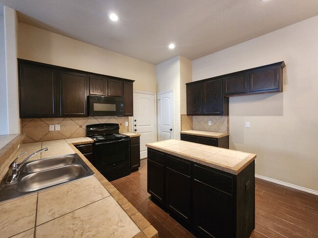 Building Photo - Wood Like Tile Flooring & Vinyl Plank - No Carpet / 1 Story Unit/ Fenced in Yard / Interior Washe...