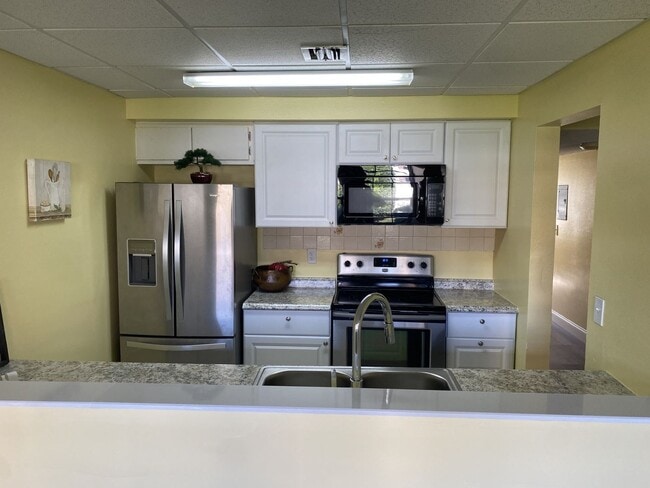 Primary Photo - Large 2 bedroom 2 bath Condo