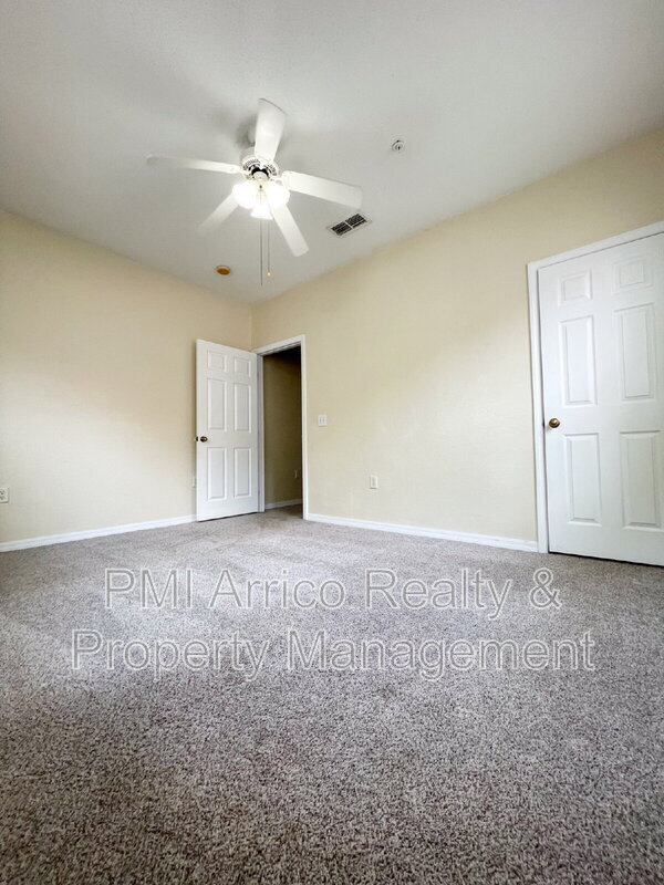 Building Photo - 18001 Richmond Pl Dr
