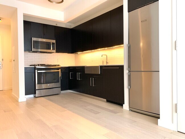 Interior Photo - 535 W 43rd Street