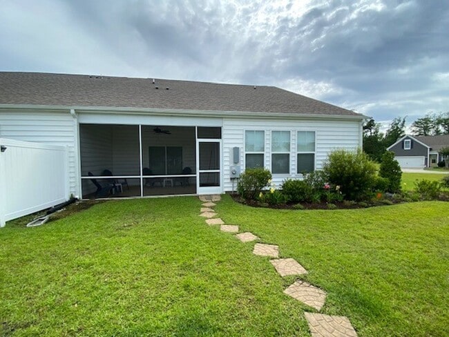 Building Photo - Welcome to this fully furnished 3-bedroom, 3-bathroom townhouse located in the vibrant Hawkeswate...