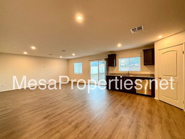 Building Photo - 14960 Coppola St