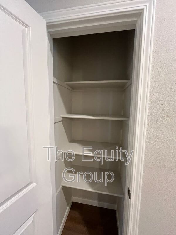 Building Photo - 510 S Summit St