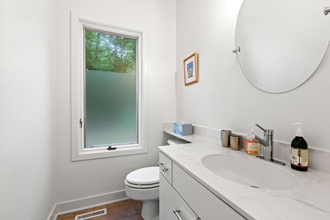 Building Photo - Gorgeous Home in Ironwoods Neighborhood Chapel Hill