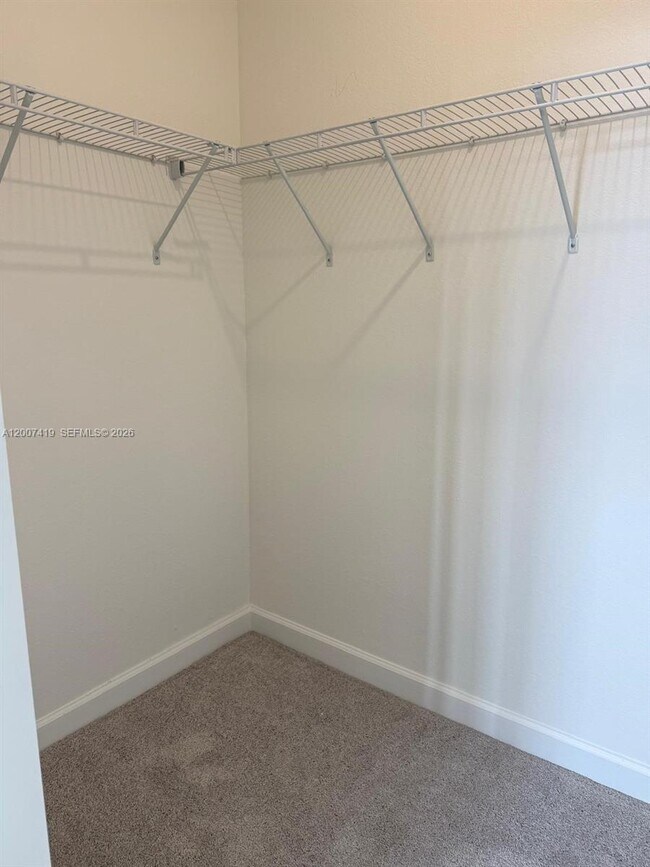 Building Photo - 2573 SE 25th Ter