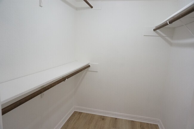 Building Photo - 7400 Bellerive Dr