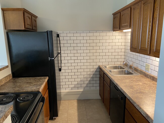 Bright, Convenient Kitchen - 112 S Waupansie St