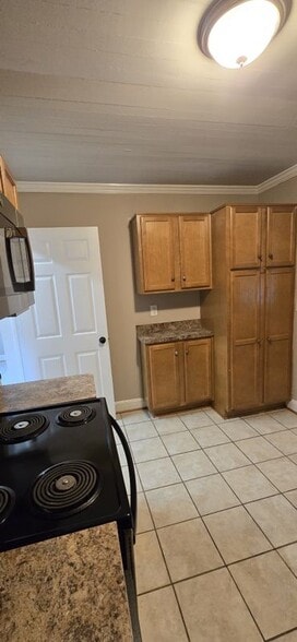Building Photo - 4354 Pineview Dr