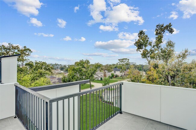 Building Photo - 6814 Hartland St