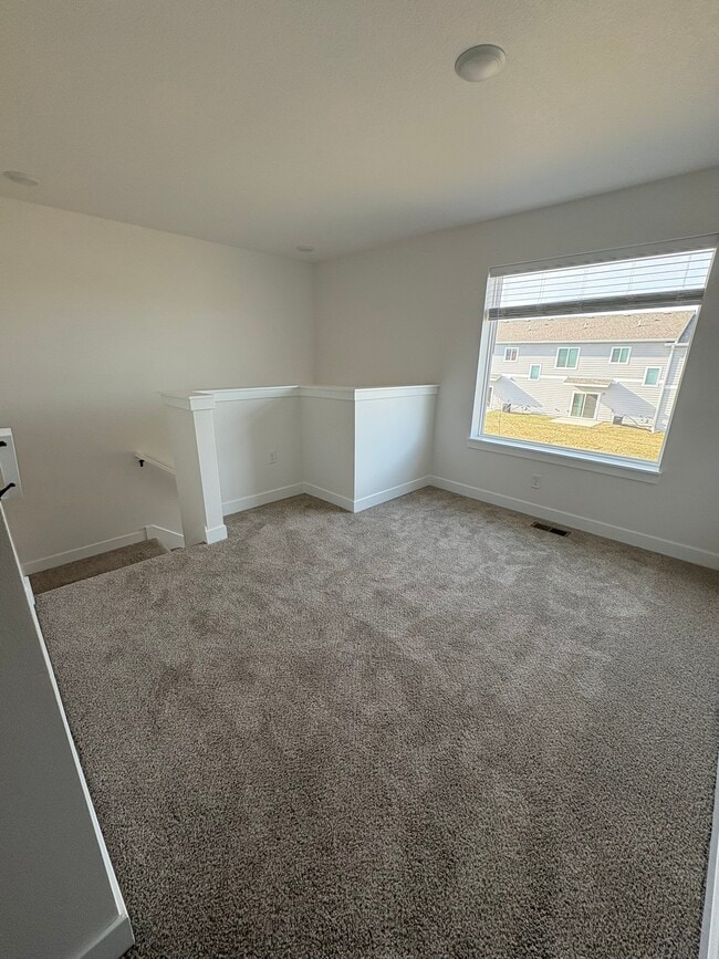 Building Photo - 216 Nw Waverly Dr