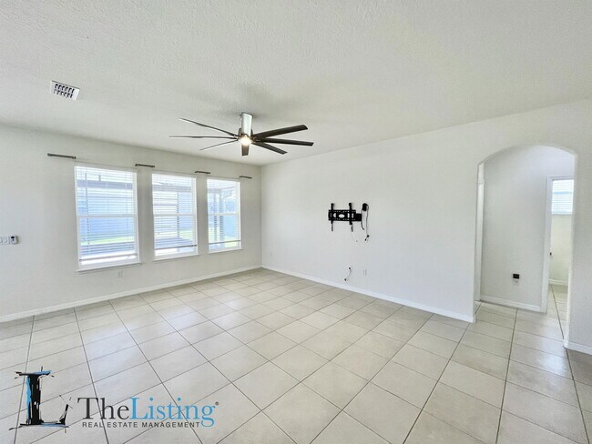 Building Photo - 1924 Siesta Falls Ct