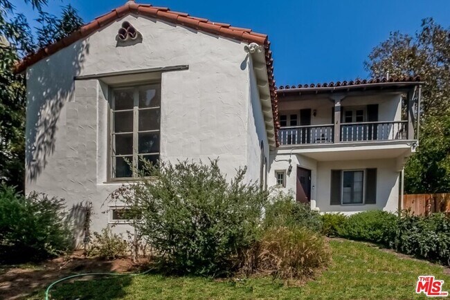 Building Photo - 1332 Comstock Ave