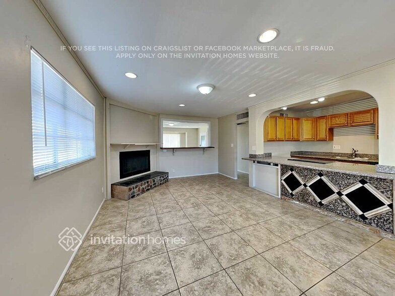 Building Photo - 3608 W Sierra Vista Dr